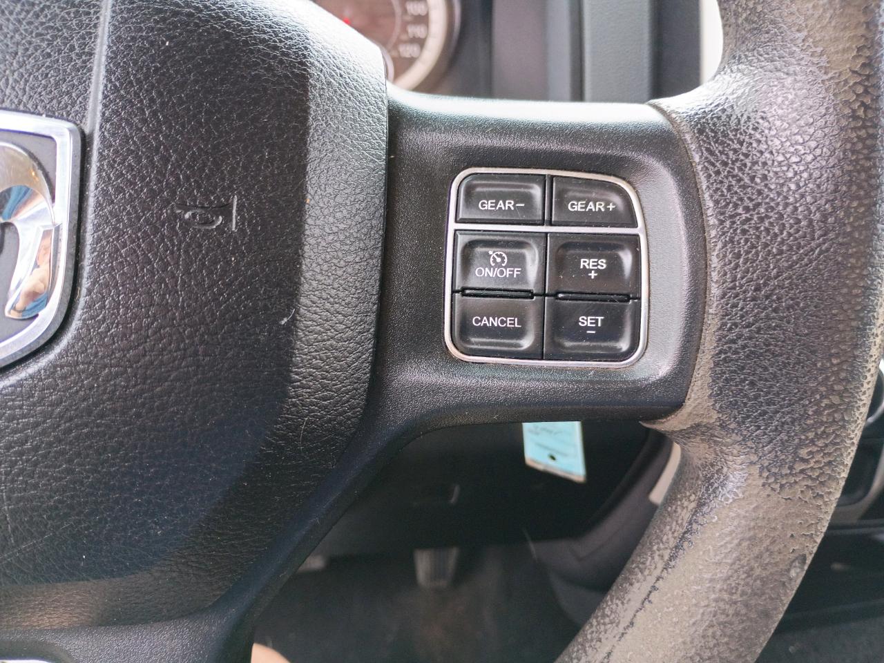 RAM 1500 SLT Quad Cab 2WD 2017