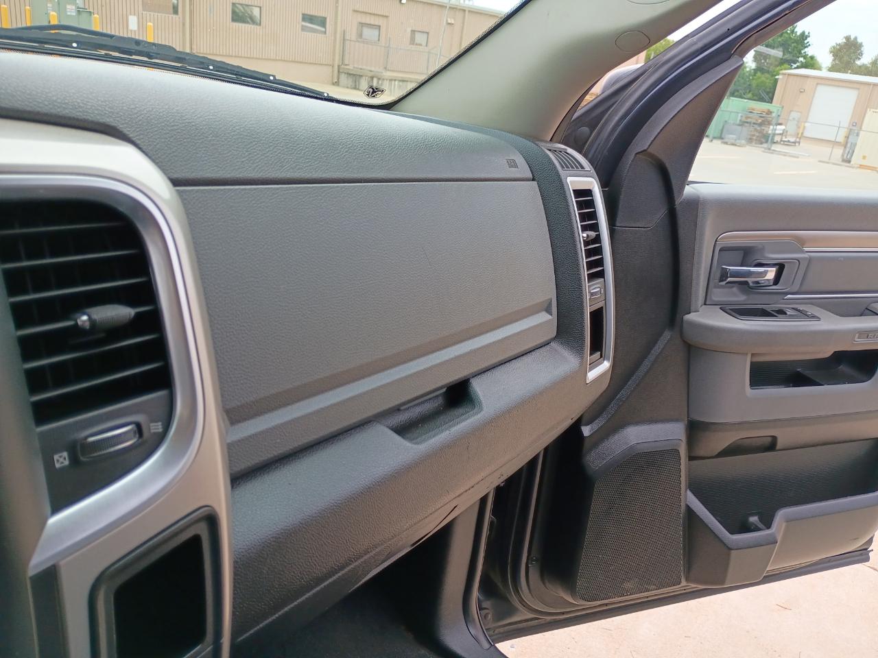 RAM 1500 SLT Quad Cab 2WD 2017