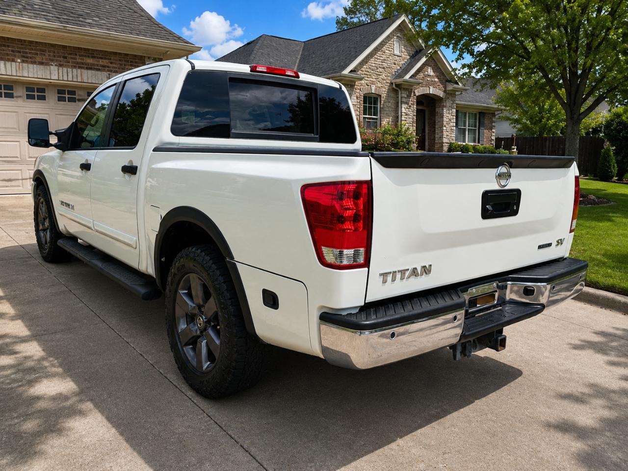 Nissan Titan SV Crew Cab 2WD 2015
