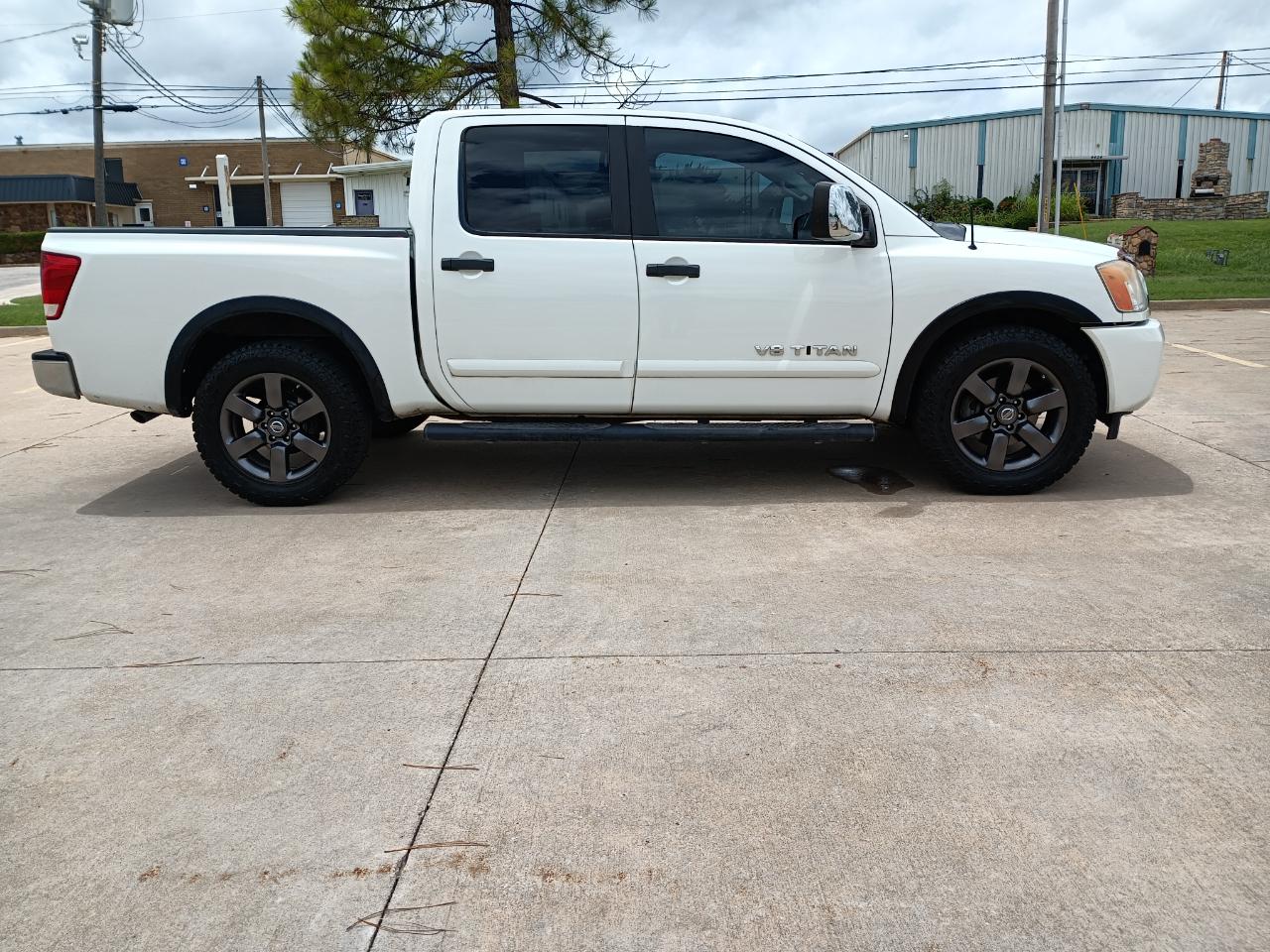 Nissan Titan SV Crew Cab 2WD 2015