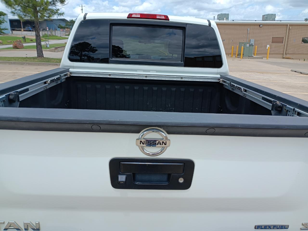 Nissan Titan SV Crew Cab 2WD 2015