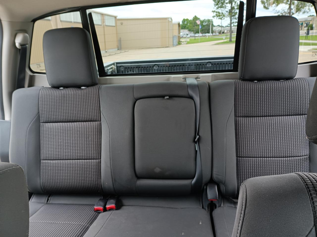 Nissan Titan SV Crew Cab 2WD 2015