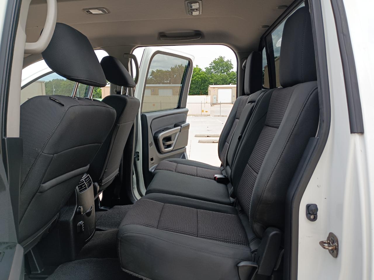 Nissan Titan SV Crew Cab 2WD 2015
