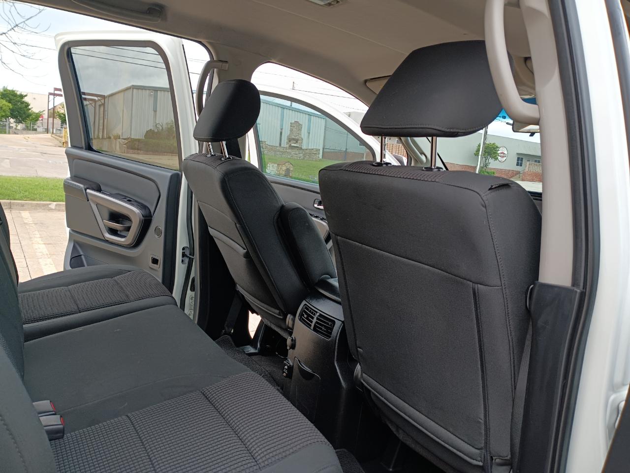 Nissan Titan SV Crew Cab 2WD 2015