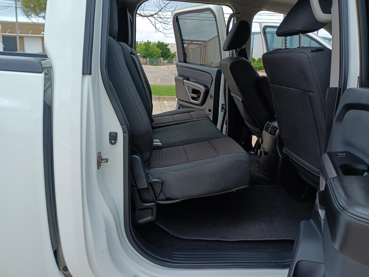 Nissan Titan SV Crew Cab 2WD 2015