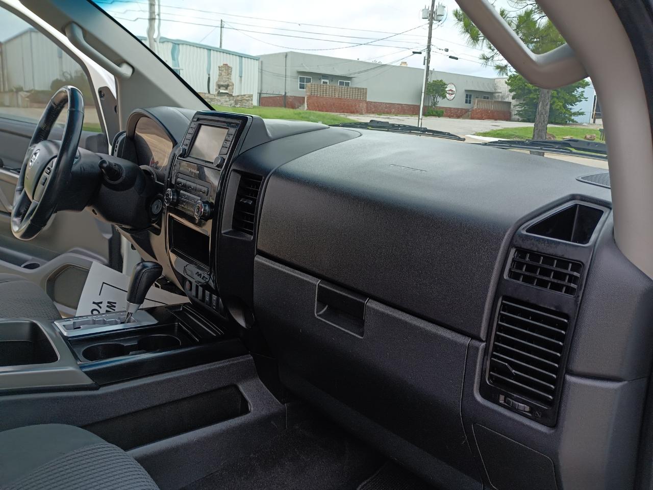 Nissan Titan SV Crew Cab 2WD 2015
