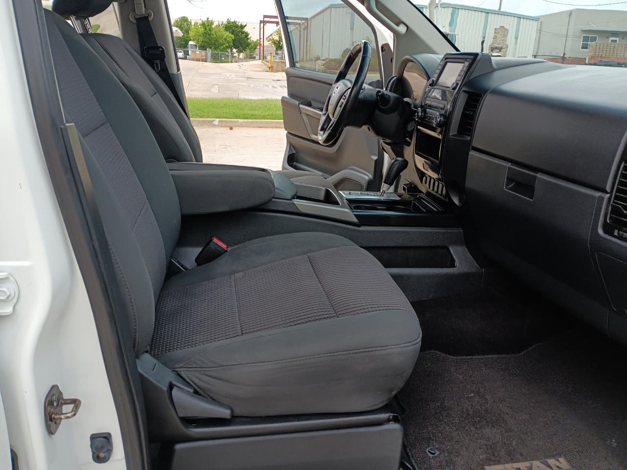 Nissan Titan SV Crew Cab 2WD 2015