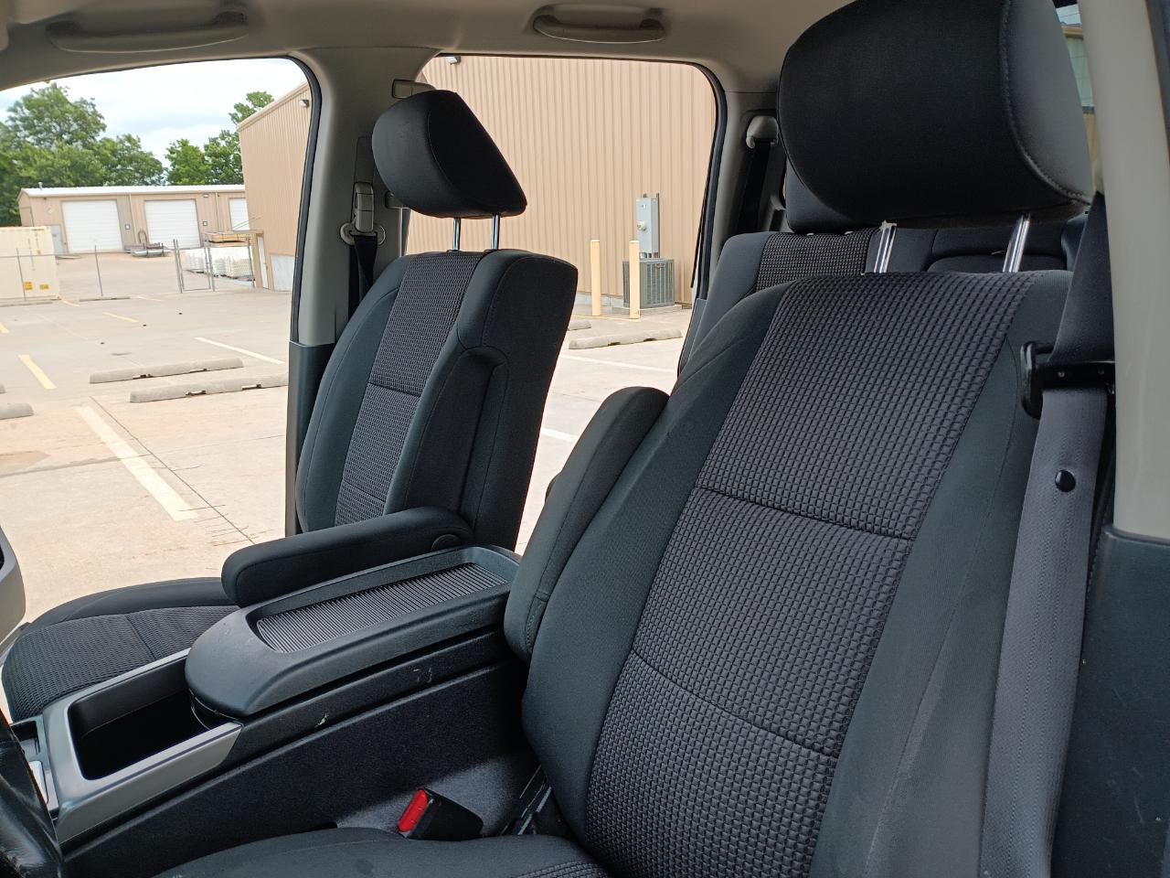 Nissan Titan SV Crew Cab 2WD 2015