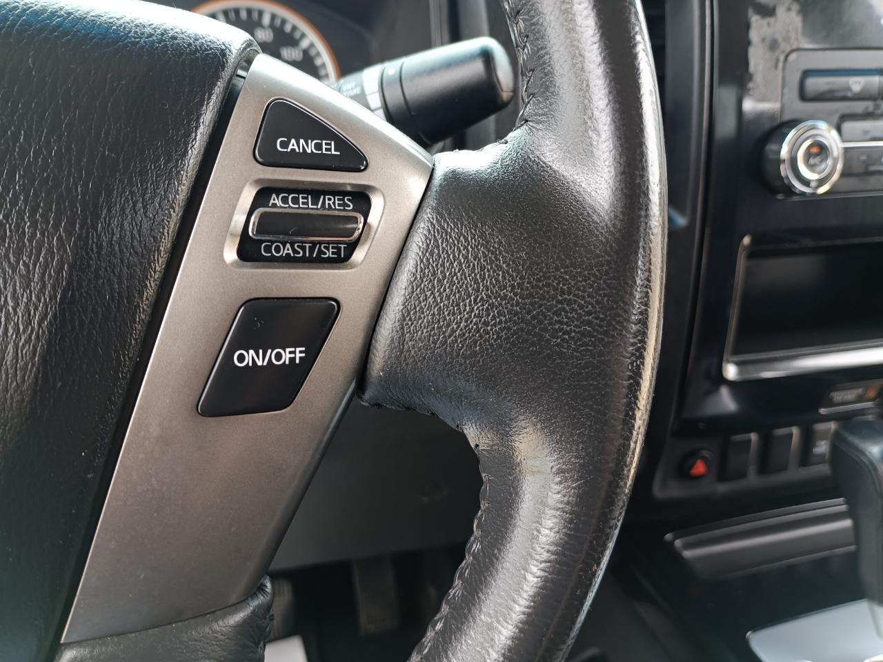Nissan Titan SV Crew Cab 2WD 2015