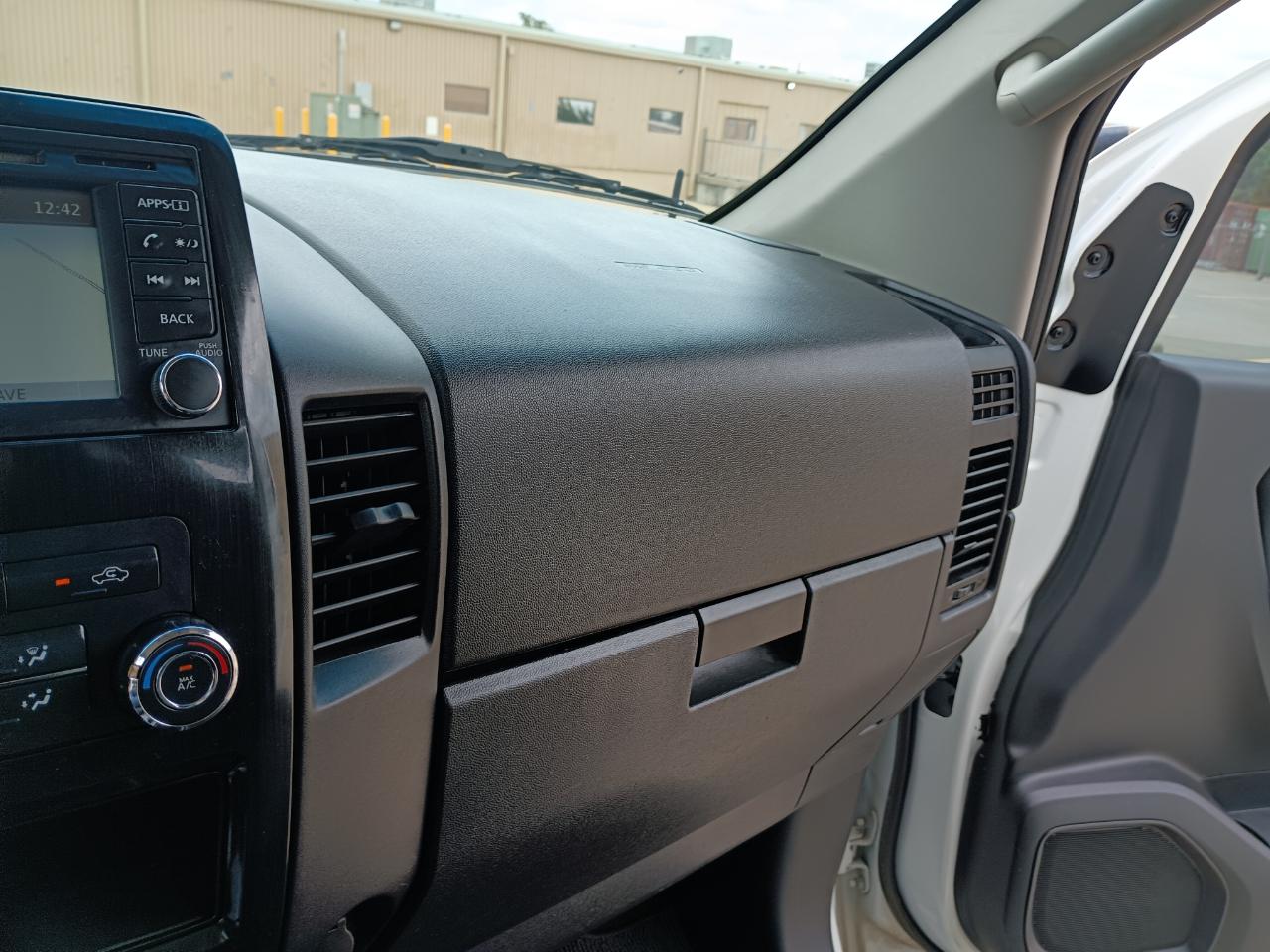 Nissan Titan SV Crew Cab 2WD 2015