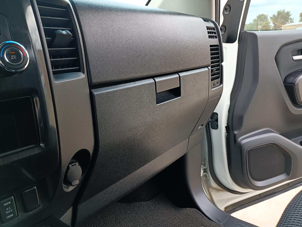 Nissan Titan SV Crew Cab 2WD 2015