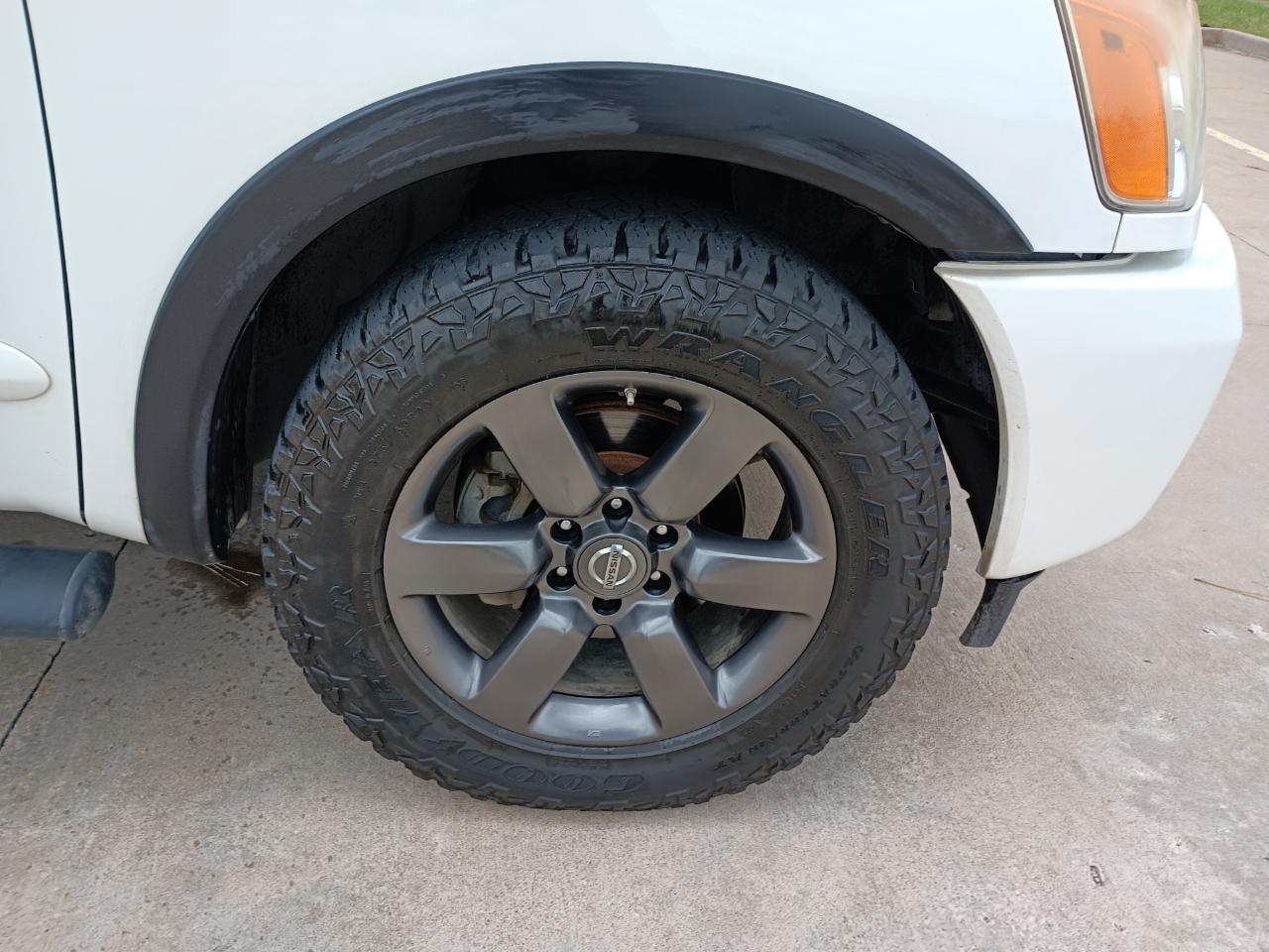 Nissan Titan SV Crew Cab 2WD 2015