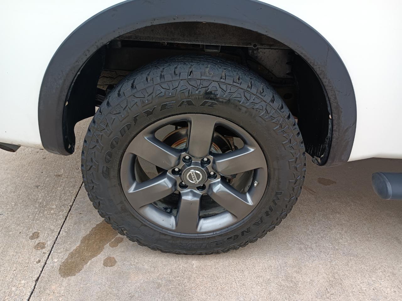 Nissan Titan SV Crew Cab 2WD 2015