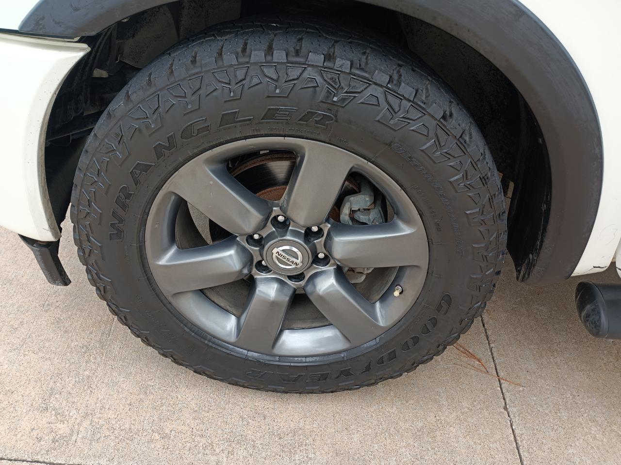 Nissan Titan SV Crew Cab 2WD 2015