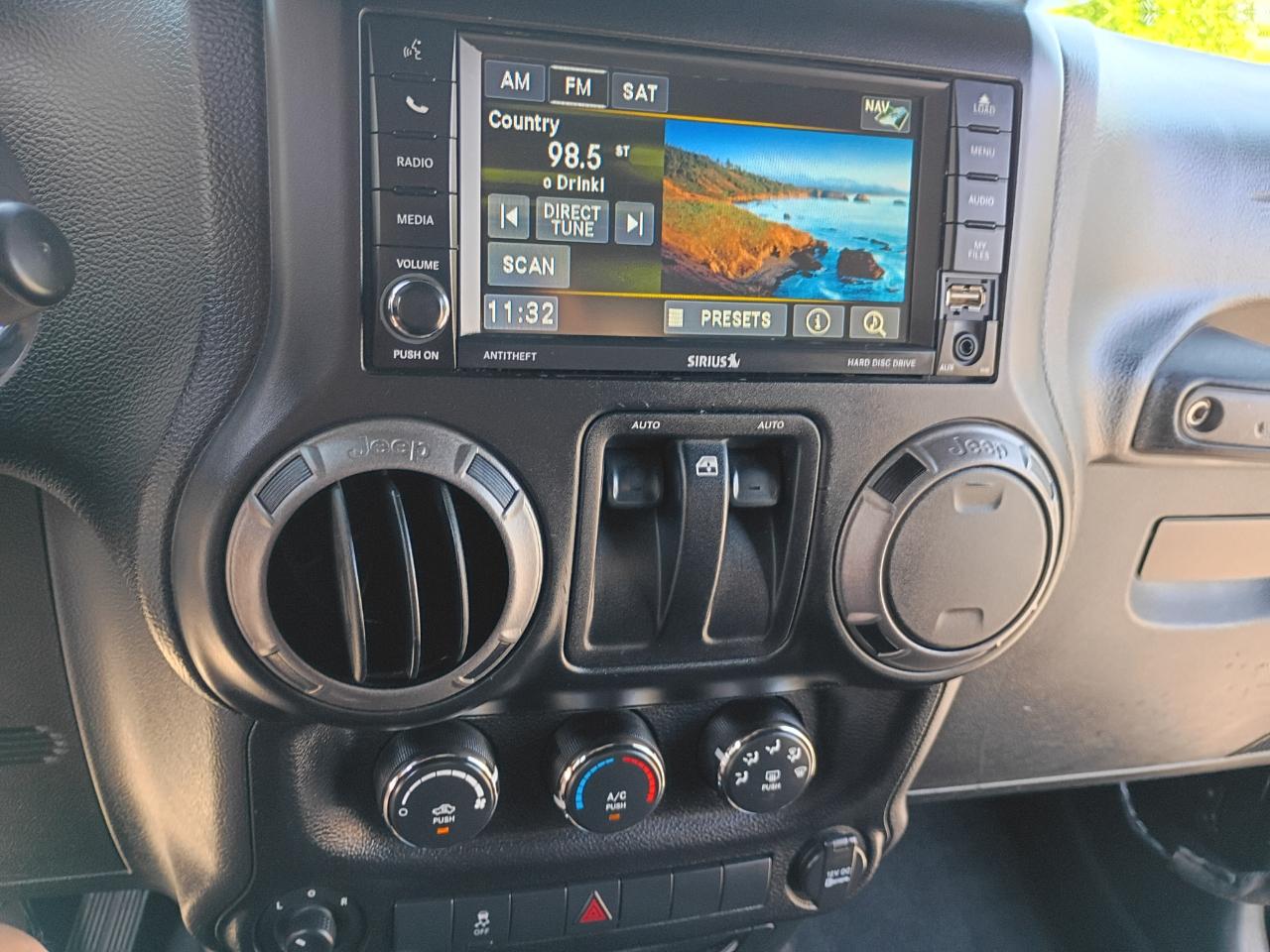 Jeep Wrangler Sport 4WD 2013