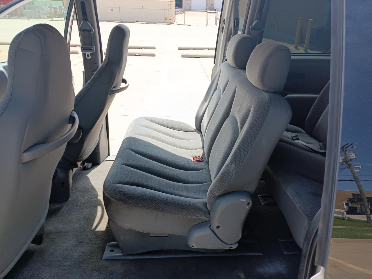 Chrysler Town & Country LX 2005