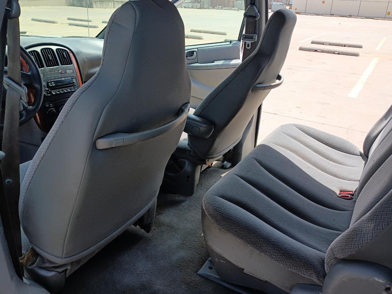 Chrysler Town & Country LX 2005
