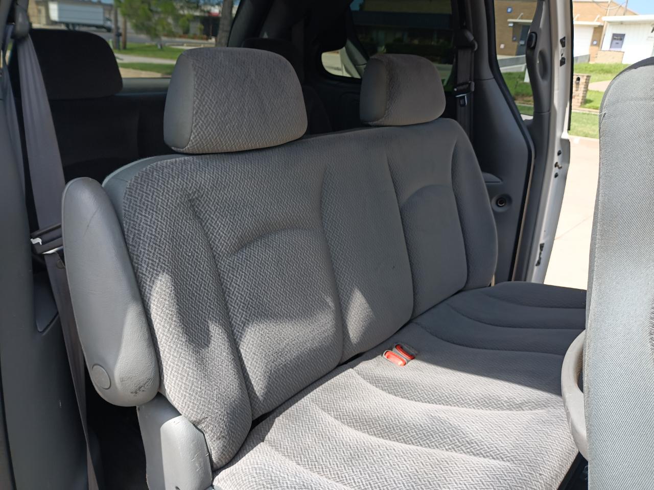Chrysler Town & Country LX 2005