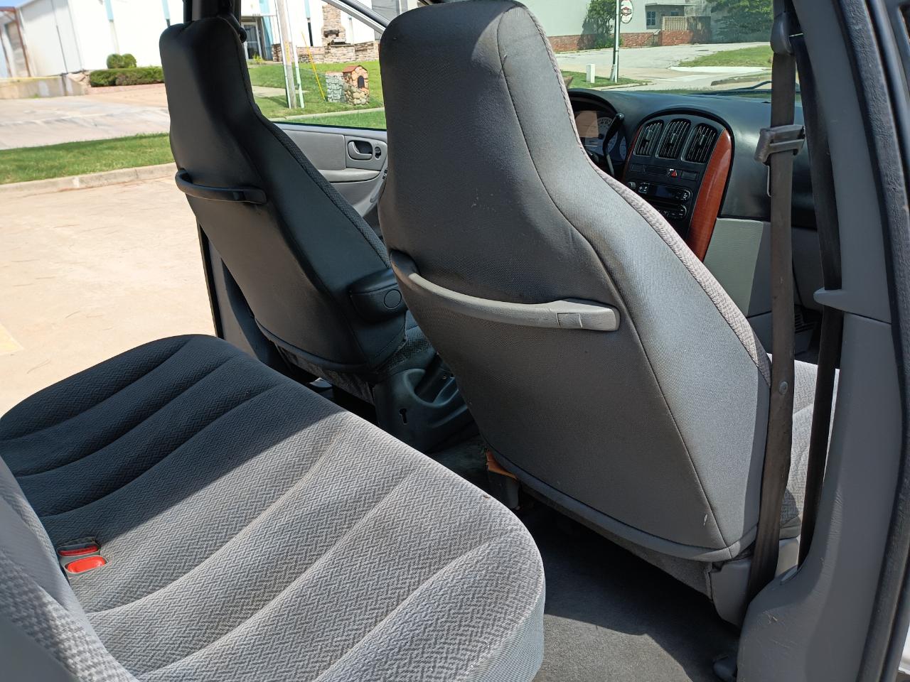 Chrysler Town & Country LX 2005