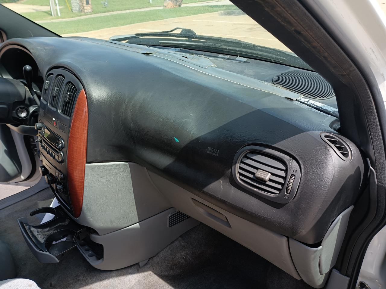 Chrysler Town & Country LX 2005