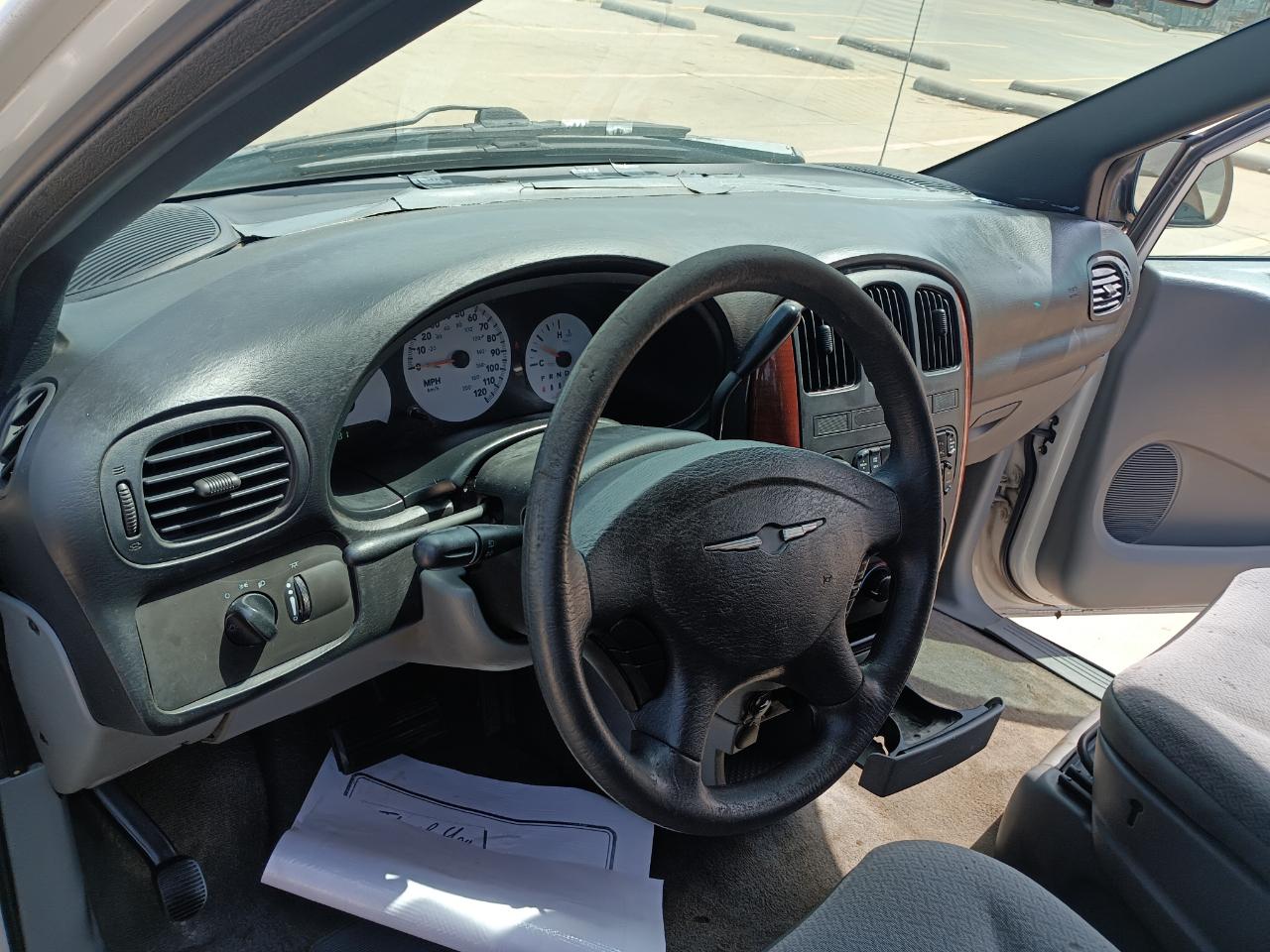 Chrysler Town & Country LX 2005