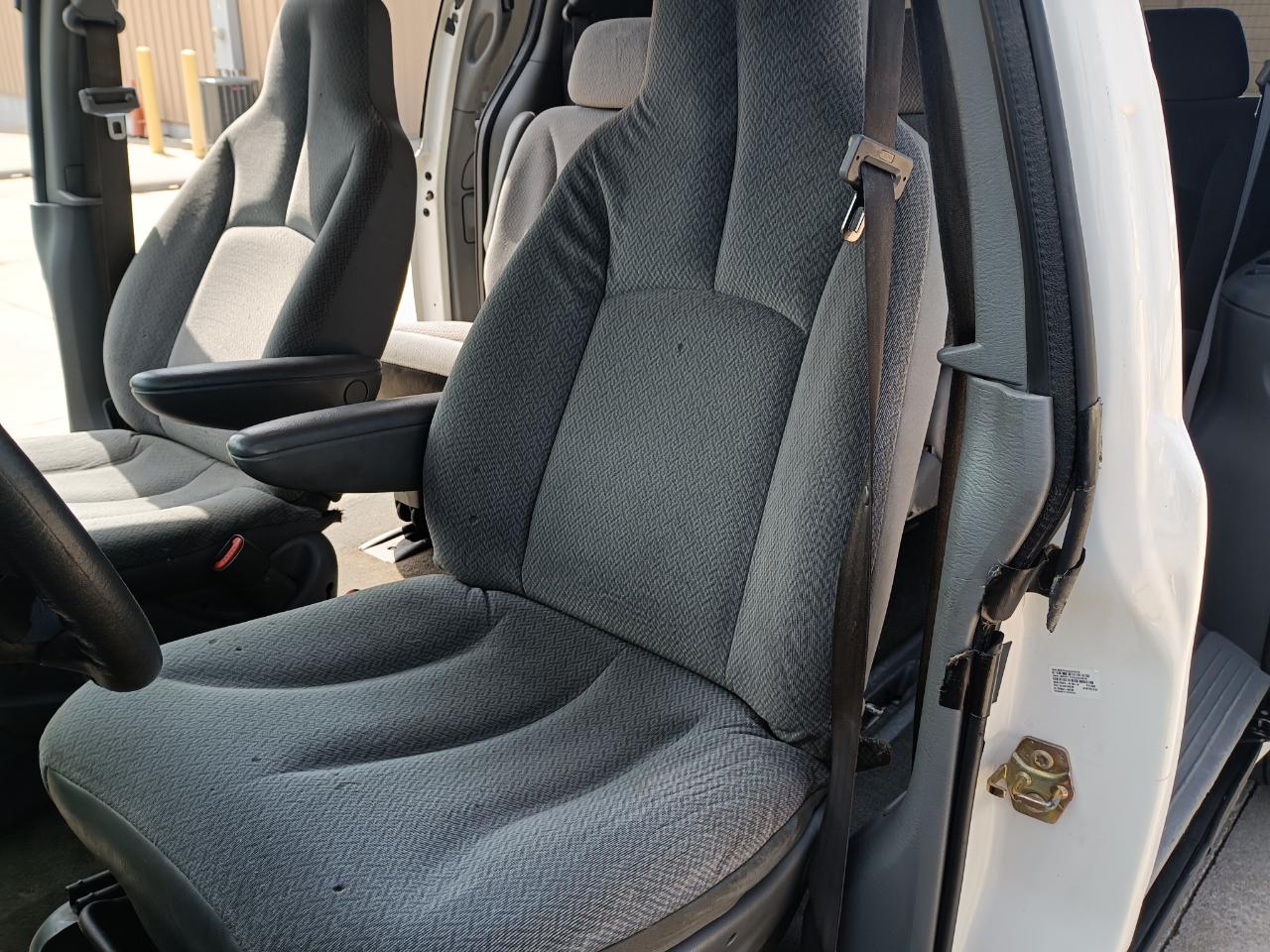Chrysler Town & Country LX 2005