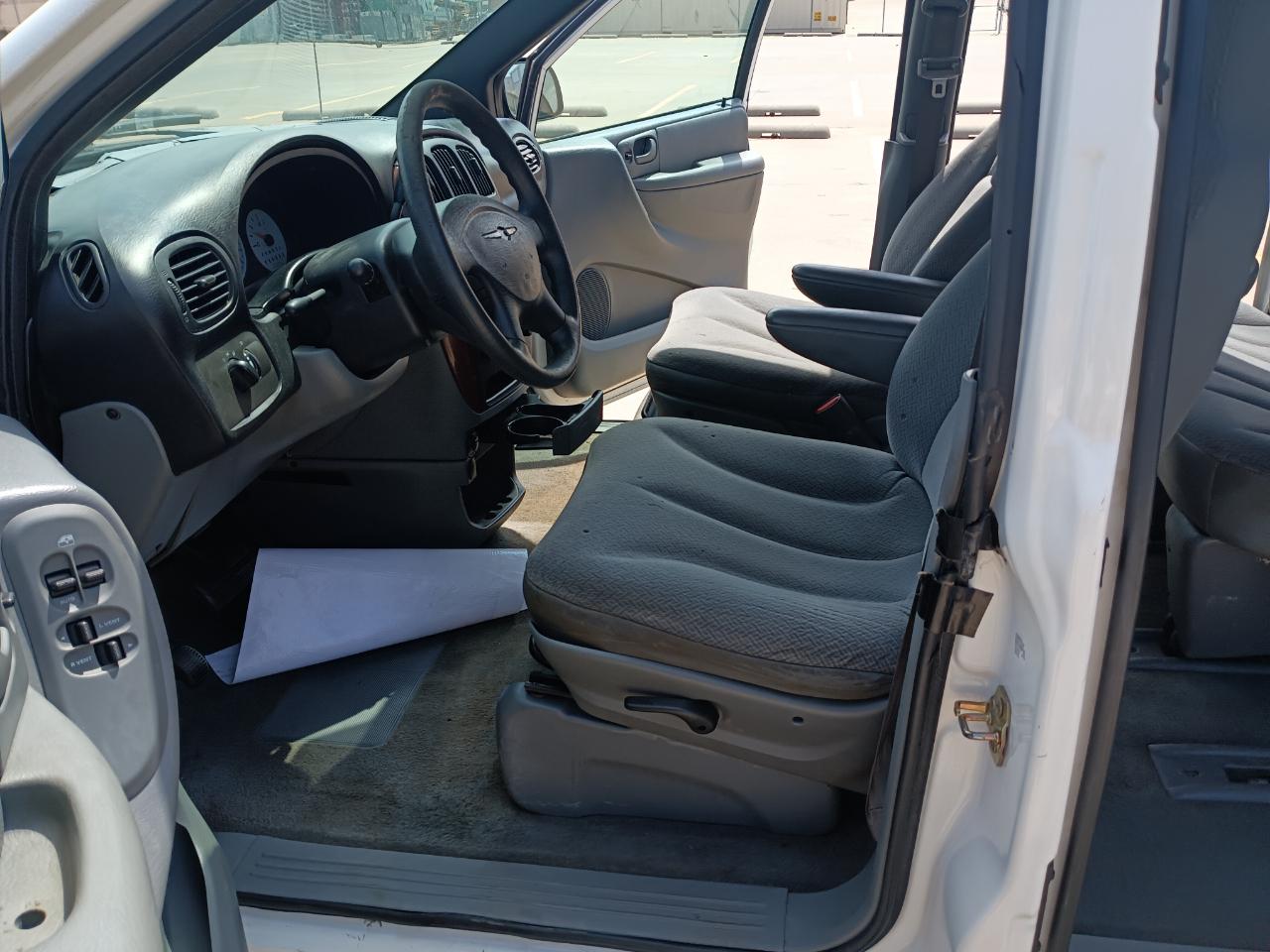 Chrysler Town & Country LX 2005