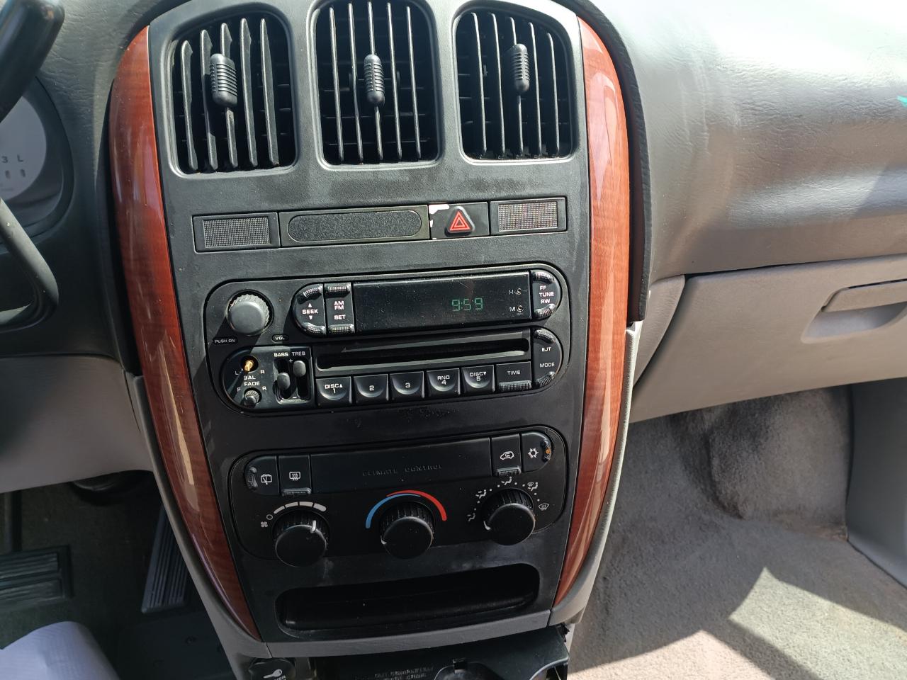 Chrysler Town & Country LX 2005