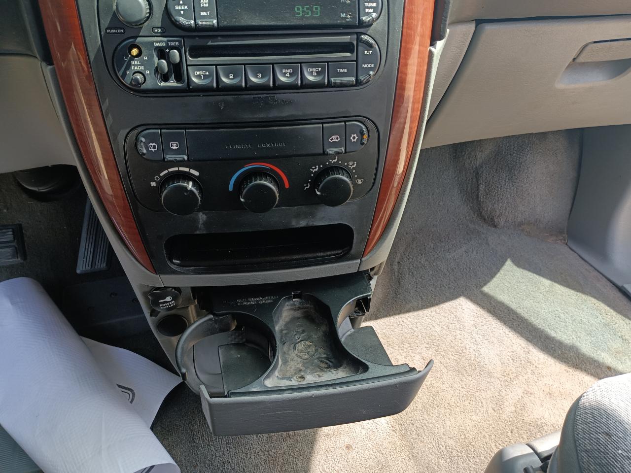Chrysler Town & Country LX 2005
