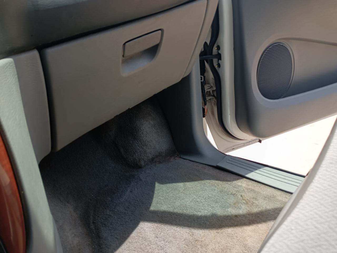 Chrysler Town & Country LX 2005