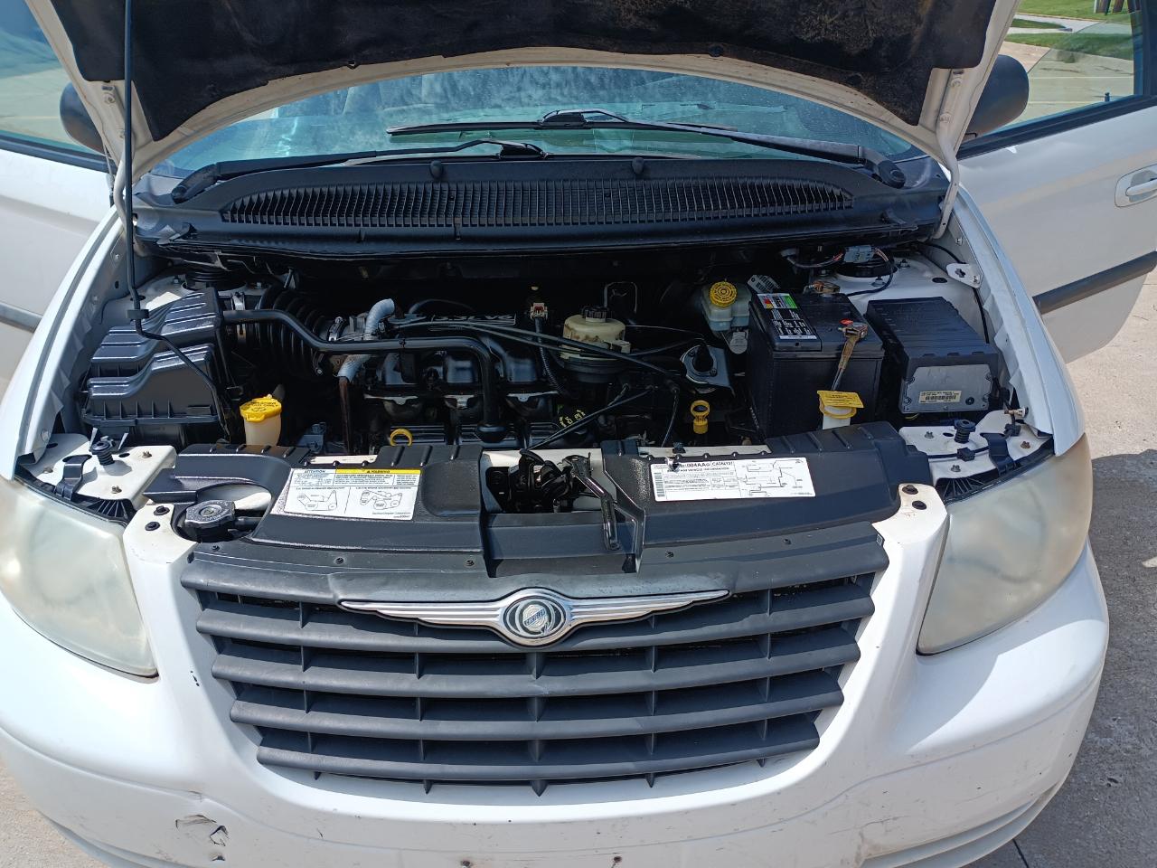 Chrysler Town & Country LX 2005