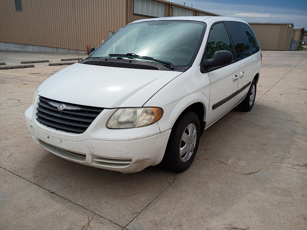 Chrysler Town & Country LX 2005