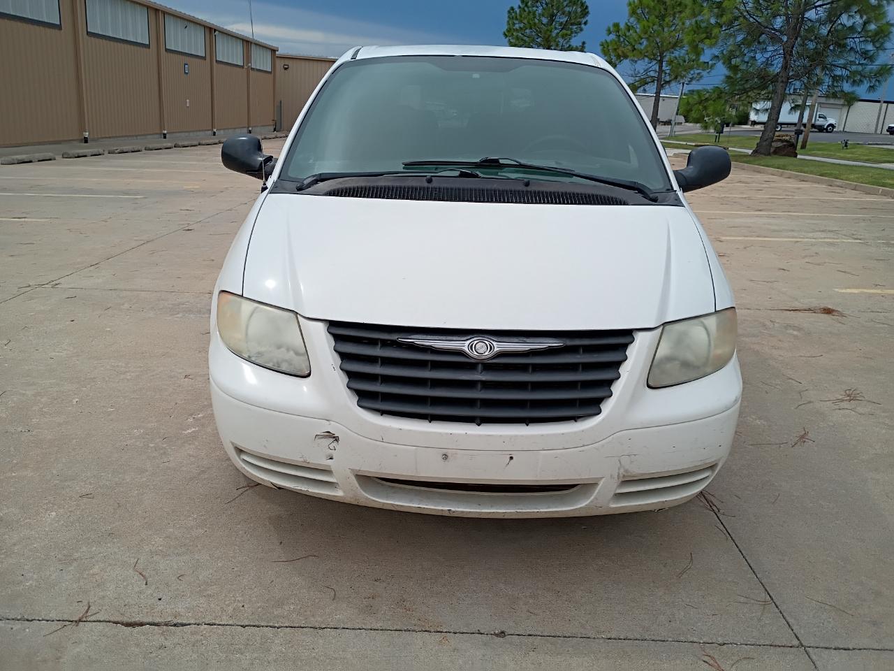 Chrysler Town & Country LX 2005
