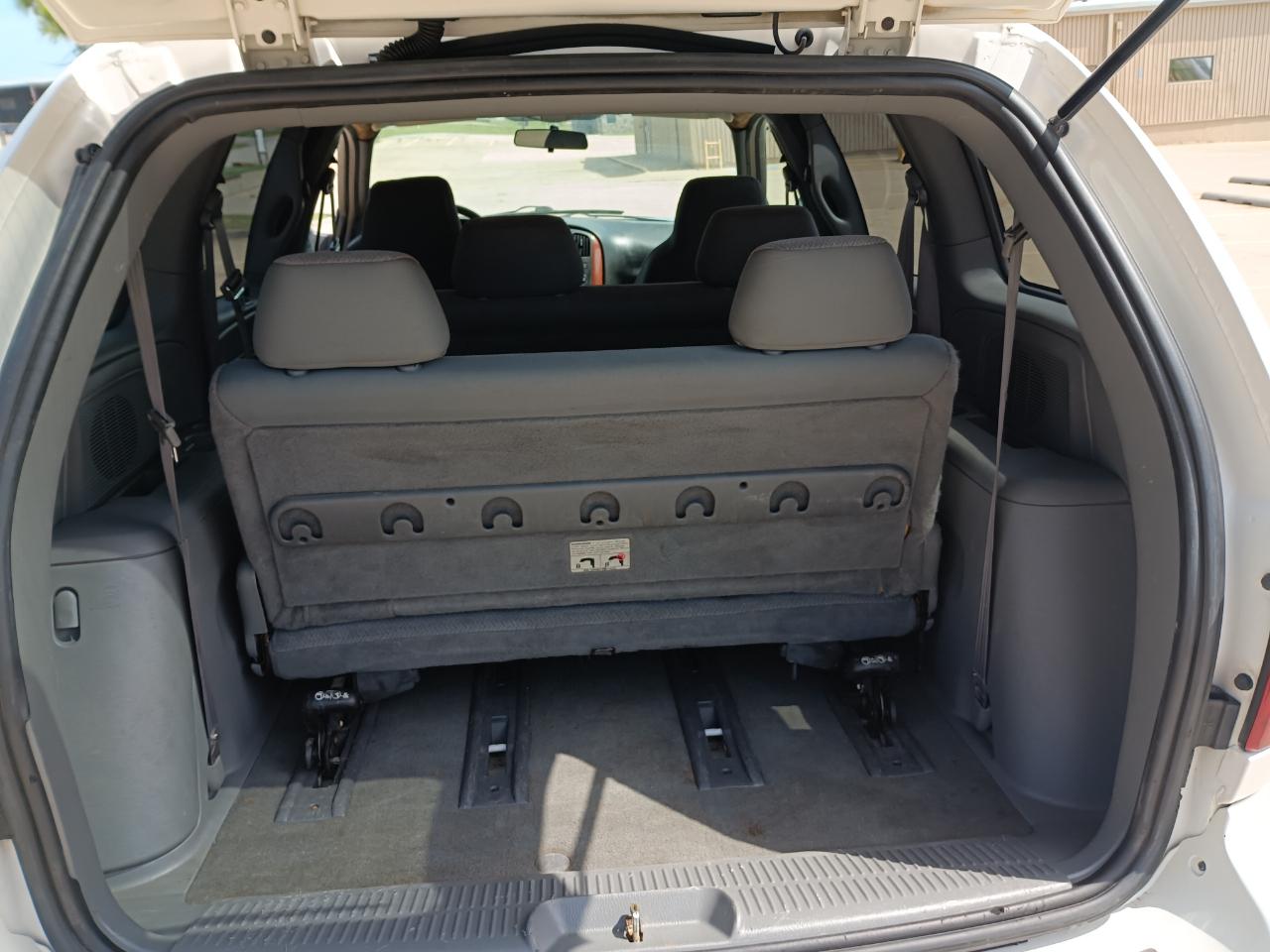 Chrysler Town & Country LX 2005