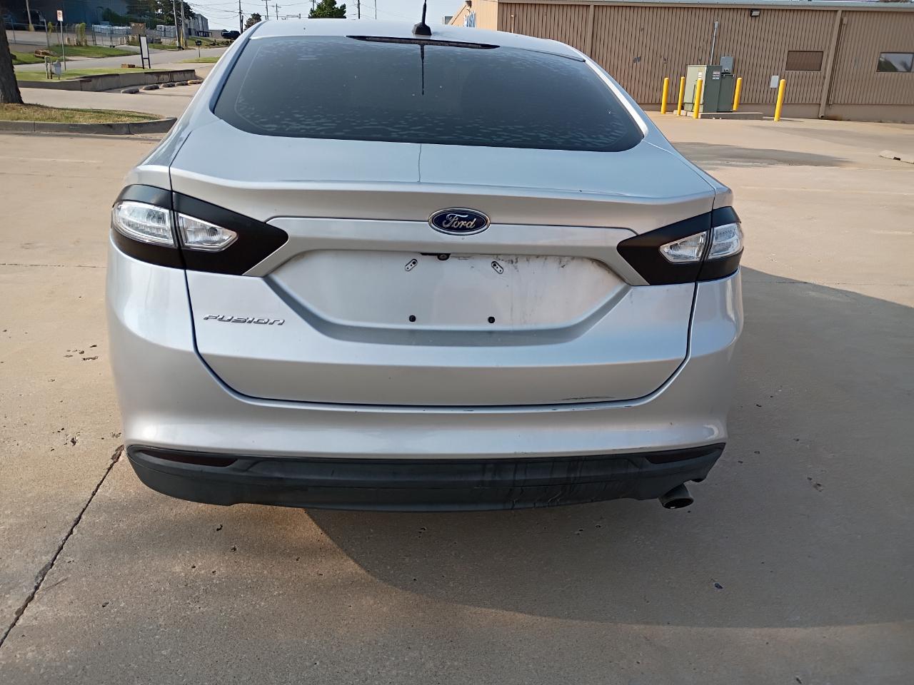 Ford Fusion S 2016