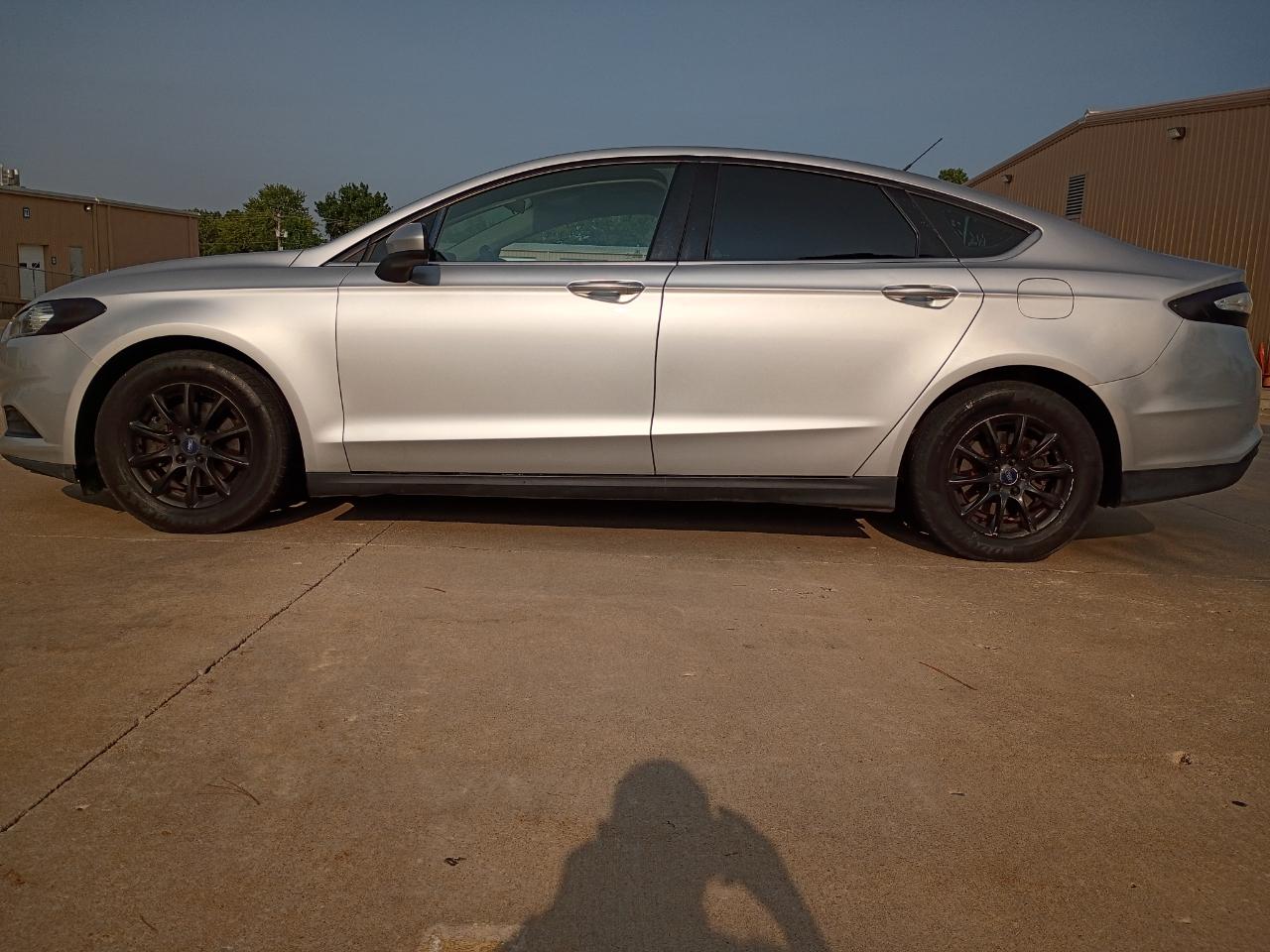 Ford Fusion S 2016