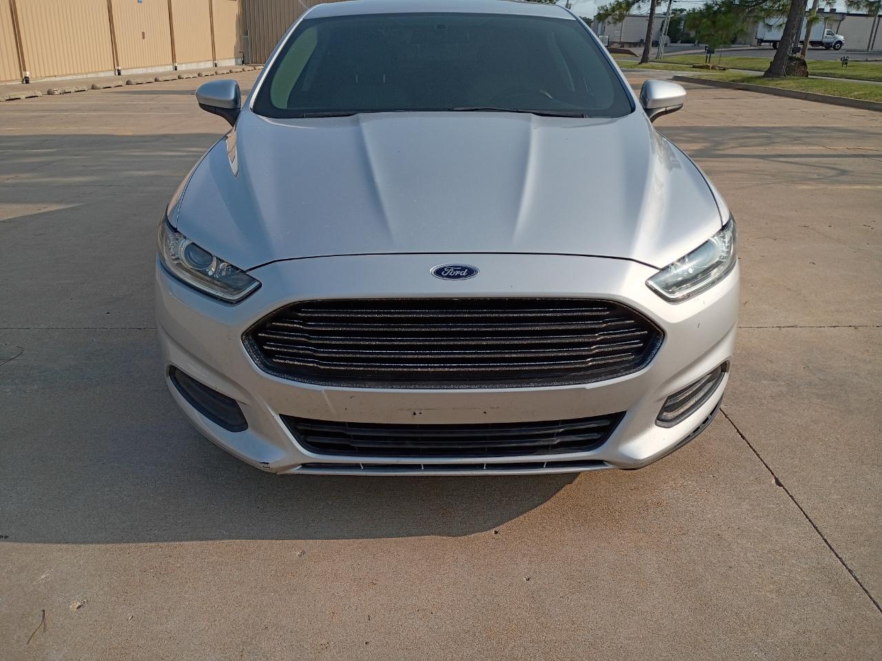 Ford Fusion S 2016