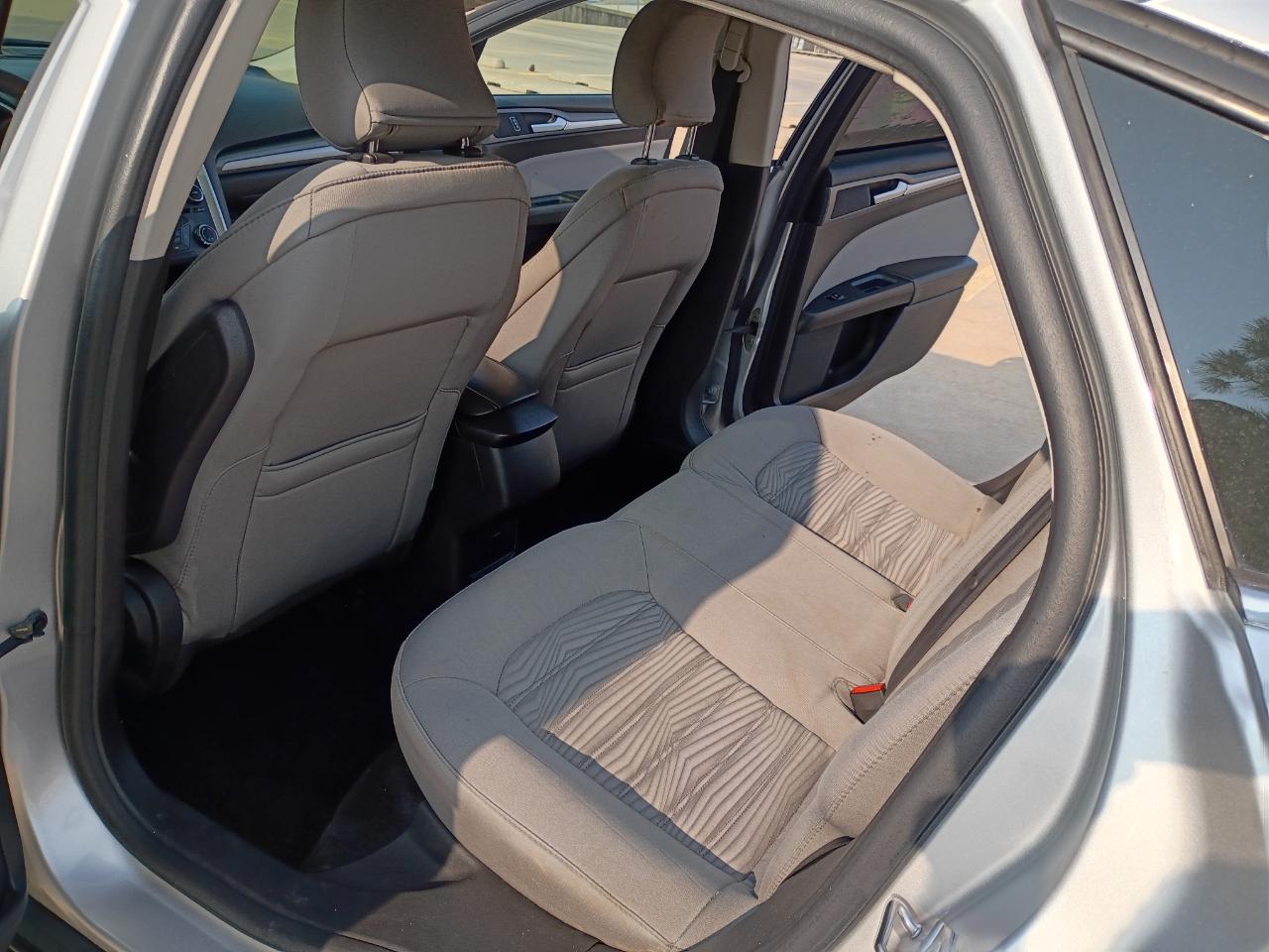 Ford Fusion S 2016