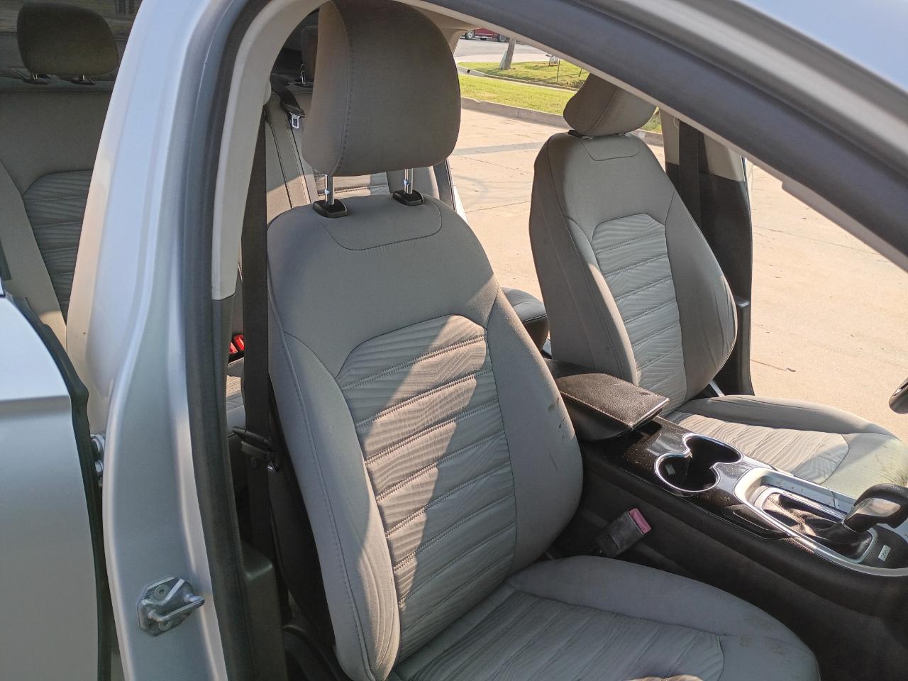 Ford Fusion S 2016