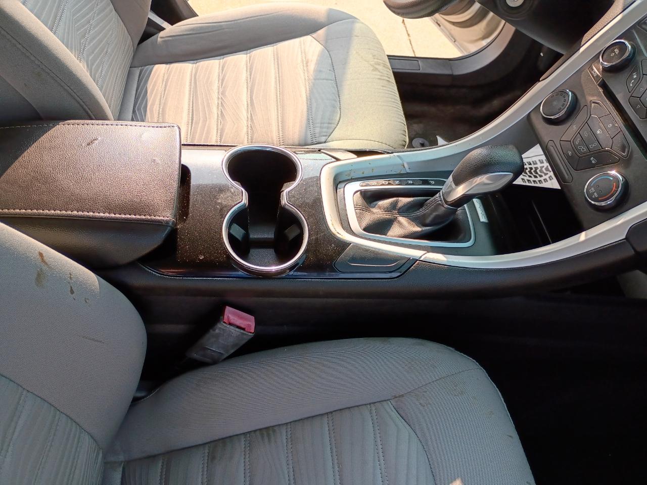 Ford Fusion S 2016