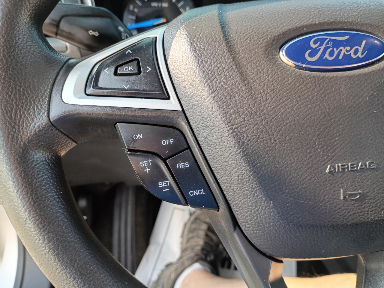 Ford Fusion S 2016
