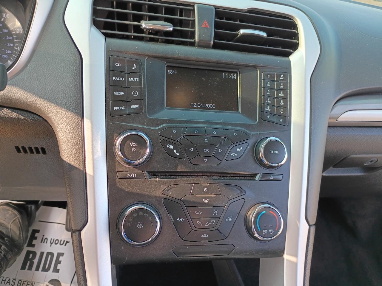 Ford Fusion S 2016