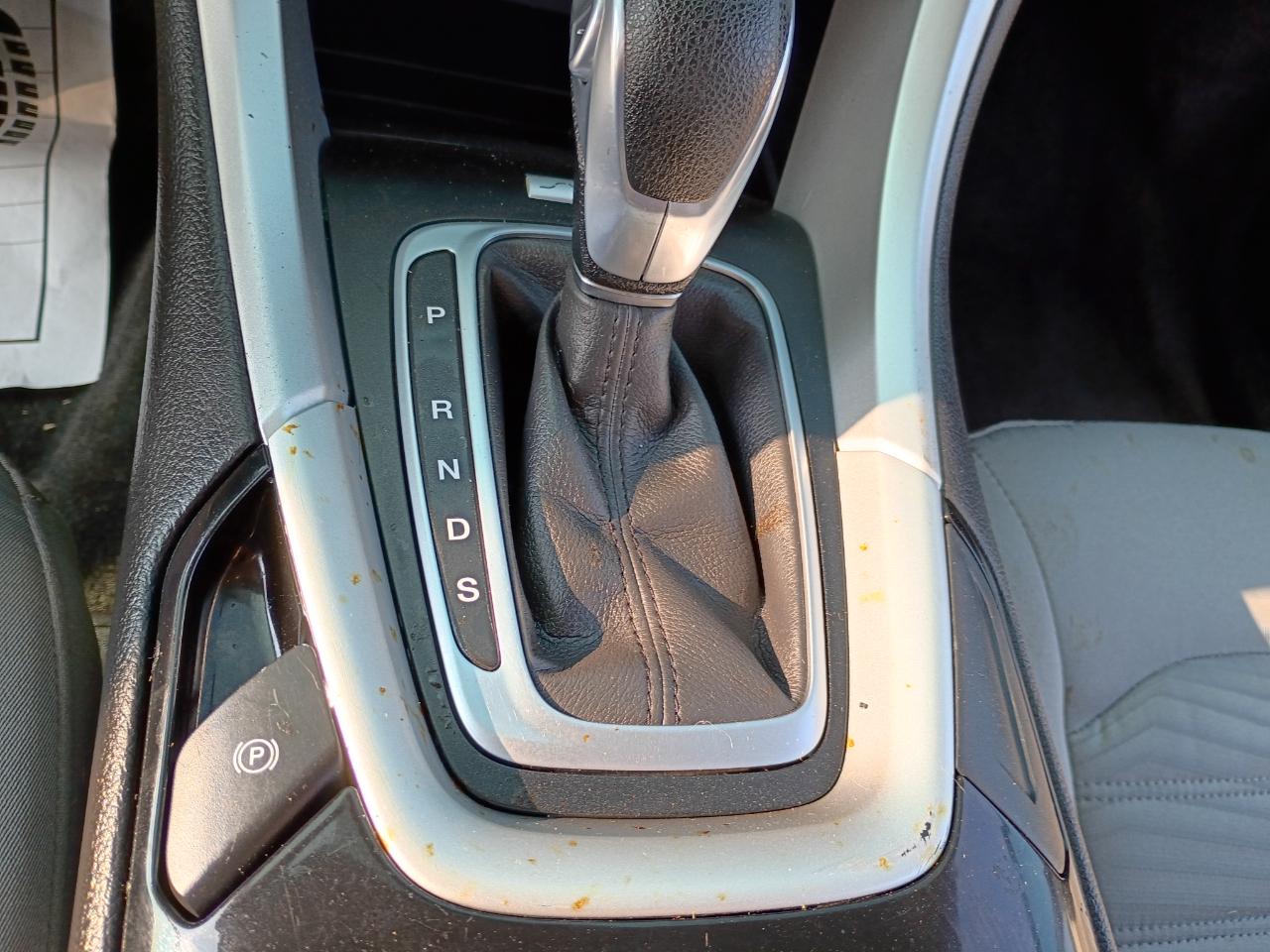 Ford Fusion S 2016