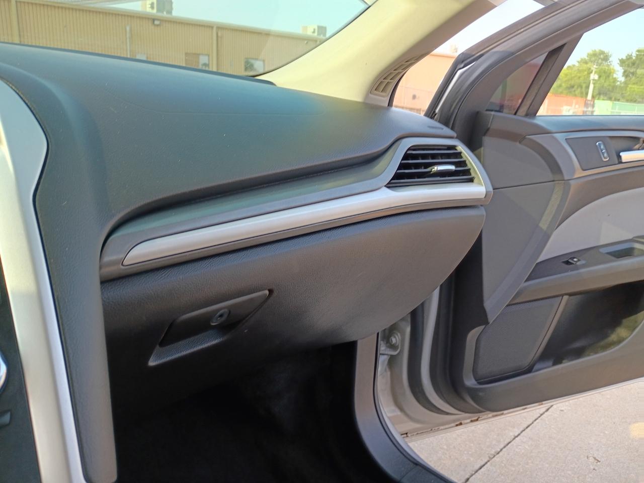 Ford Fusion S 2016