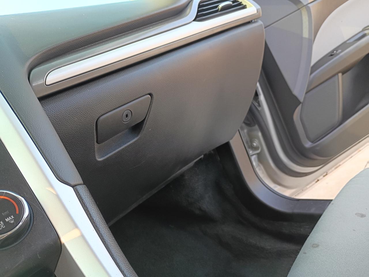 Ford Fusion S 2016