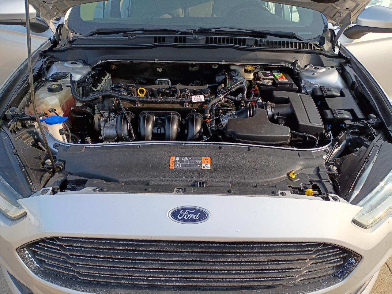 Ford Fusion S 2016