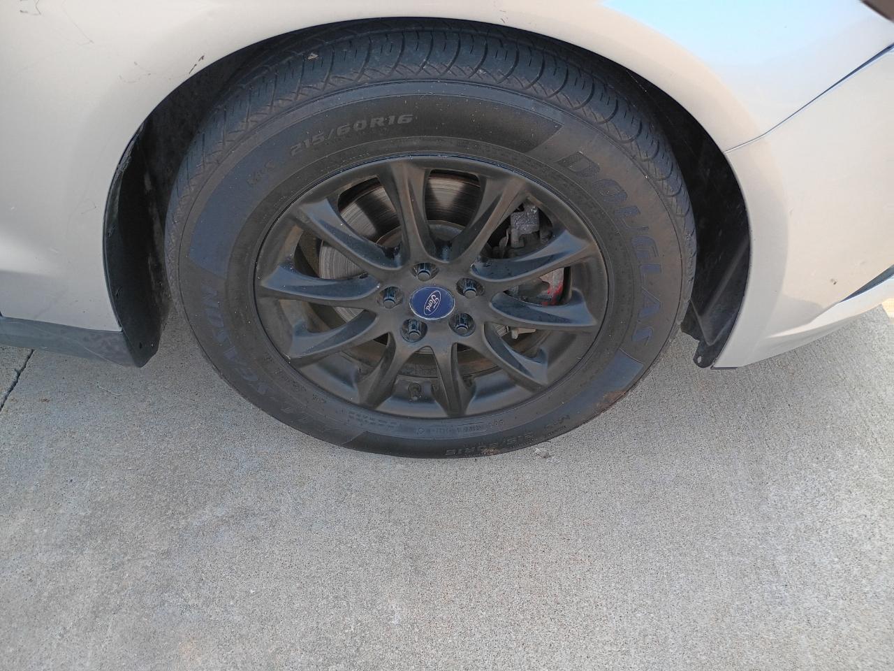Ford Fusion S 2016