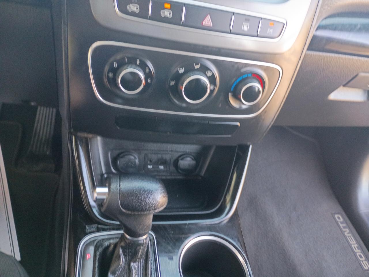 Kia Sorento LX 2WD 2014