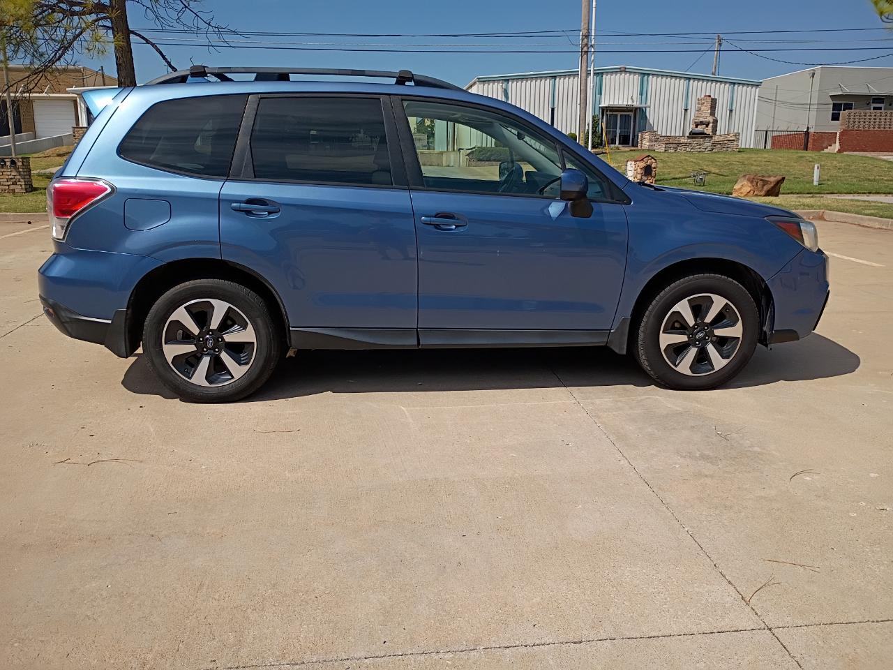 Subaru Forester 2.5i Premium PZEV CVT 2017