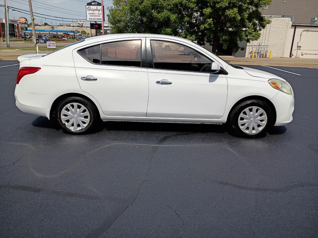 Nissan Versa 1.6 S 4A 2013